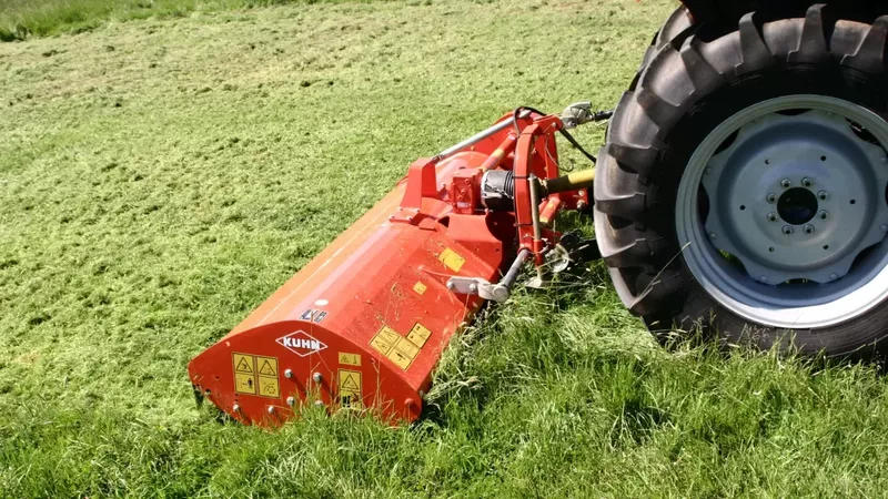 BKE 250 - das Mulchgerät für die Landschaftspflege in Arbeitsposition.
