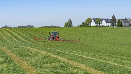 Gf13003 work ground masseyferguson28229 jpg