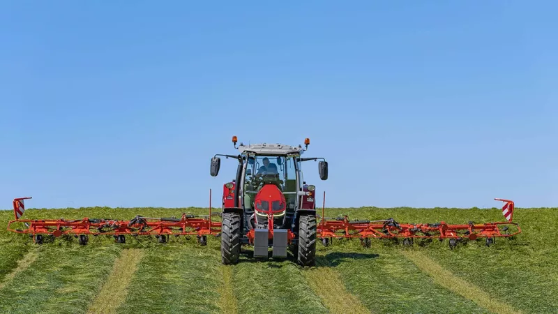 GF 13003 beim Einsatz in einem Feld