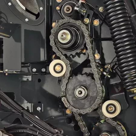 Le second entrainement des rouleaux sécurise la rotation de la balle