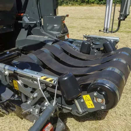 L’utilisation du système intégré de pesée des balles fournit une information instantanée de suivi du poids des balles.