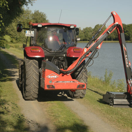 Photo de l'épareuse AGRI-LONGER GII à Sécurité Mécanique au travail vue arrière