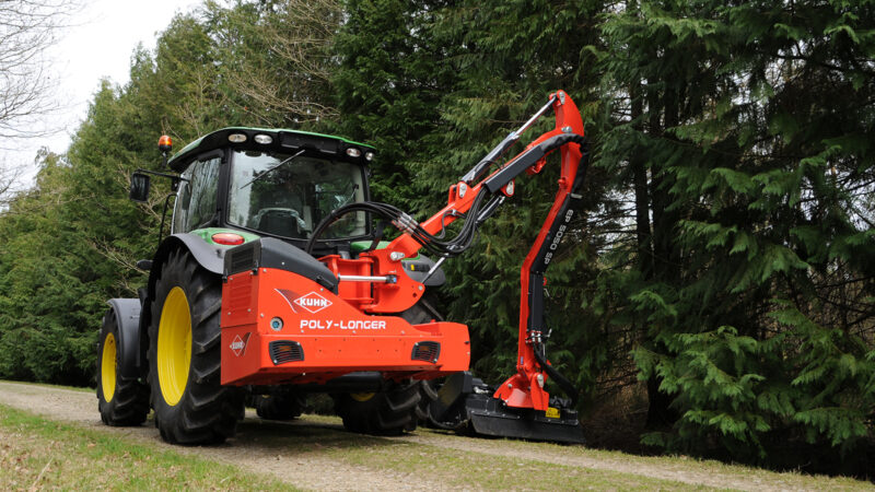 Photo de l'épareuse POLY-LONGER KUHN au travail