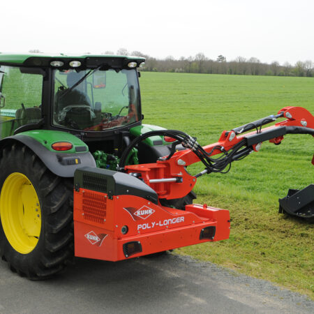 Photo de l'épareuse POLY-LONGER KUHN au travail d'entretien des voiries