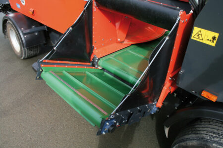 Les tapis inclinables de la gamme KUHN EUROMIX I sont silencieux et faciles d'entretien