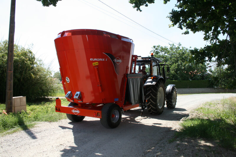Photo de la mélangeuse traînée EUROMIX monovis