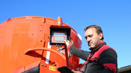 Pesée programmable DG600 sur les mélangeuses KUHN PROFILE et EUROMIX pour vous aider à gérer l'alimentation de votre troupeau