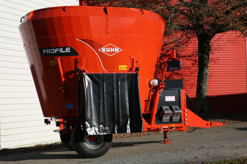 Photo de mélangeuse traînée PROFILE 1 DL statique