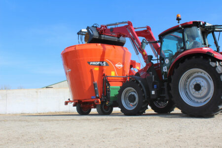 Photo de chargement de la mélangeuse traînée PROFILE PLUS 1 DL