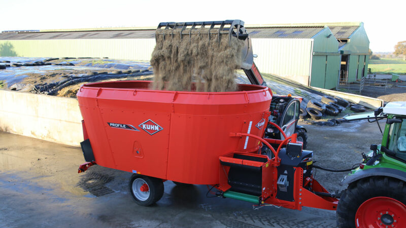 Photo de mélangeuse traînée PROFILE 2 CL au chargement