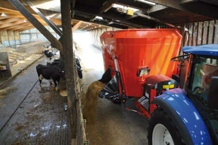 Les tapis inclinables de la gamme KUHN PROFILE sont silencieux et faciles d'entretien