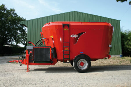 Photo de la mélangeuse traînée PROFILE CROSSMIX 2 CS avec ses roues encastrées