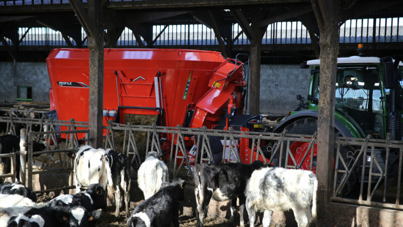 Photo chargement de la cuve de la mélangeuse PROFILE PLUS 2 DS