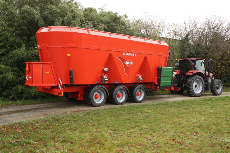 Photo mélangeuse traînée EUROMIX 3 DL vu côté