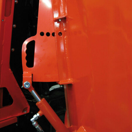 KUHN-Futtermischwagen mit hydraulisch betätigten Gegenschneiden für faserreiche Rationen, die stärker zerkleinert werden müssen