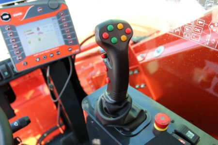 Confort de conduite inégalé et ergonomie conçue autour du chauffeur pour les mélangeuses automotrices KUHN SPW Intense