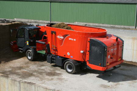 Résultats au désilage incomparables pour les mélangeuses automotrices KUHN SPW Intense