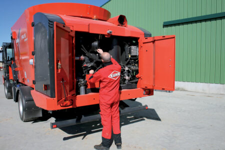 Moteur et organes principaux à portée de main sur les mélangeuses automotrices KUHN SPW Intense