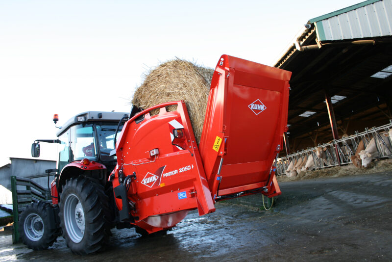 Pailleuse KUHN PRIMOR 2060 H en mode de transport