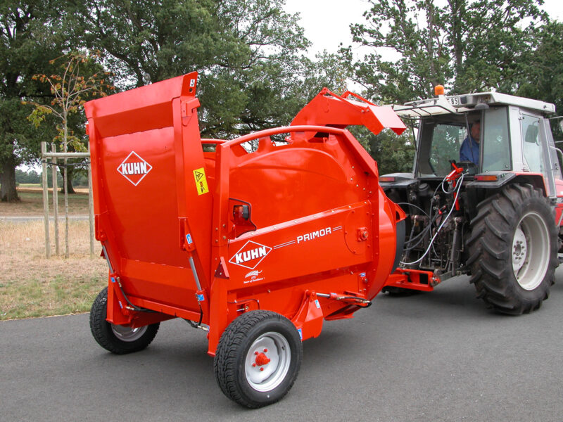 Pailleuse KUHN PRIMOR 2060 H semi-portée au transport
