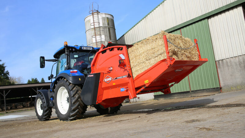 Pailleuse distributrice KUHN PRIMOR 2060 M en mode paillage