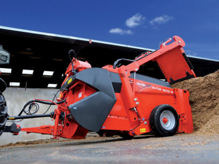 Désileuse Pailleuse Distributrice tout fourrage ALTOR 5070 M pour un désilage rapide
