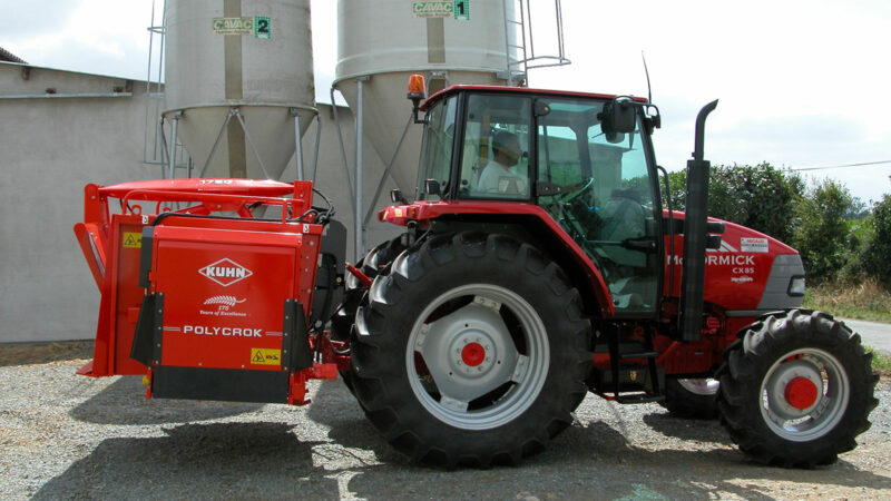 Die Silageentnahme- und Verteilmaschine POLYCROK beim Einsatz