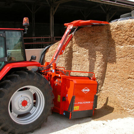 Die Silageentnahme- und Verteilmaschine POLYCROK beim Einsatz