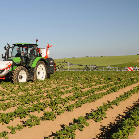 Photo du pulvérisateur frontal PF au travail