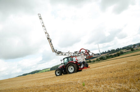 Le parallélogramme permet de positionner la buse à 2,5m de hauteur
