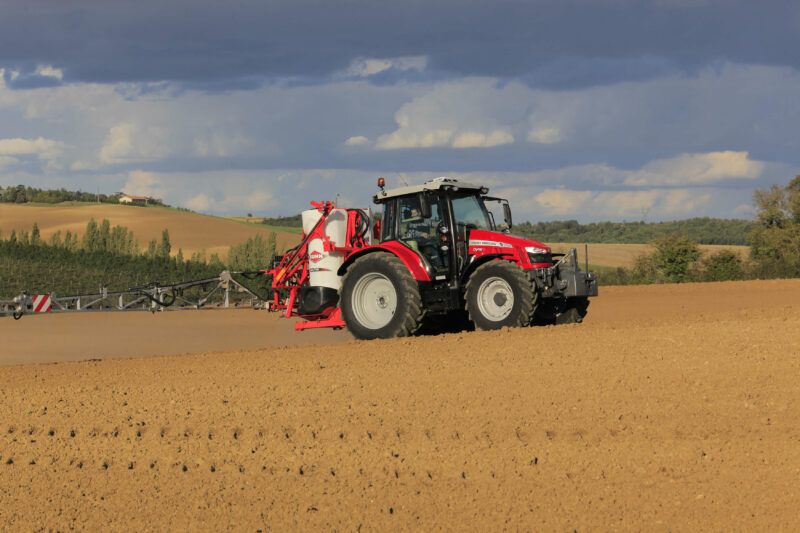 Photo du Pulvérisateur porté  DELTIS 2 au travail