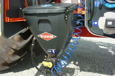 35-Liter Einspülschleuse am Parallelogramm, beim Transport geschützt