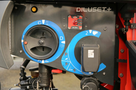 DILUSET+ Bedienzentrum, programmierbare Befüllung und Reinigung sowie Tankanzeige in der Traktorkabine