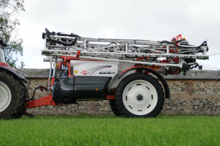 Eine kompakte Feldspritze - in allen Aspekten