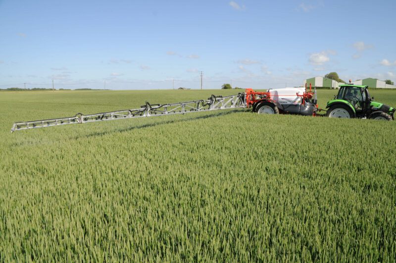 METRIS 2 RHA3 36 m im Weizenfeld