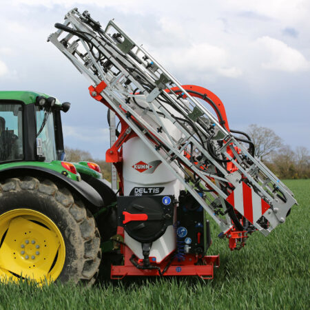 Pulvérisateur DELTIS 2 équipé d'une rampe MTA3 21 mètres