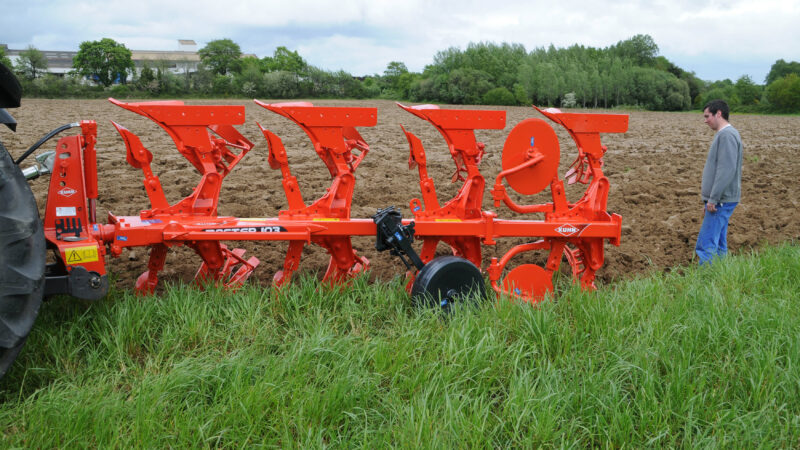 Anbaupflug MASTER 103 für einen zuverlässigen Pflugeinsatz unter allen Bedingungen.