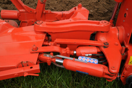 <p>Die Arbeitsbreite ist über eine Anzeigevorrichtung aus der Kabine heraus einsehbar</p>