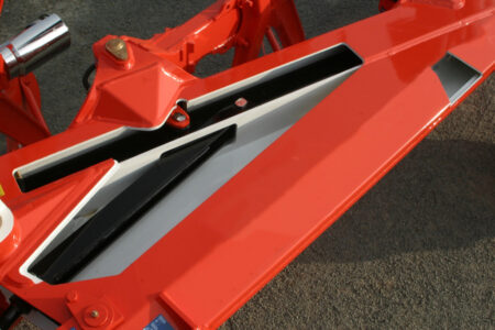 Les charrues VARI-MASTER 123 bénéficient d'une fiabilité accrue avec une protection totale du mécanisme de largeur variable.