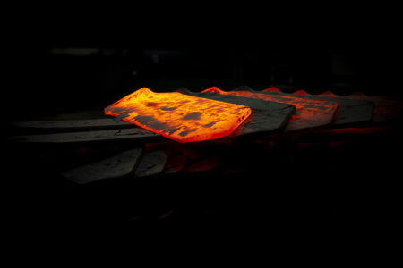 Les socs et pointes d'origine KUHN sont forgés et traités pour augmenter leur durée de vie de 20 % par rapport à des pièces adaptables