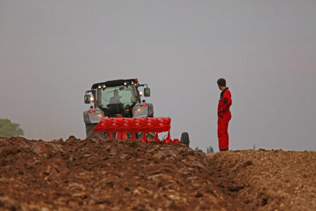 Die Pflüge der Baureihe MASTER 153 sind verfügen weltweit über einen guten Ruf