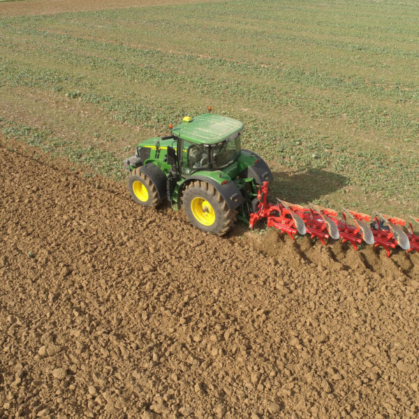 VARI MASTER L Ploughing working