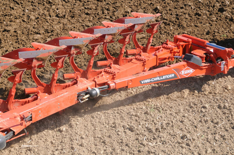 La chariot de la VARI-MANAGER assure la stabilité de la charrue au travail et au transport