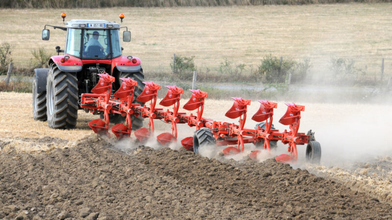 Photo de la charrue VARI-MANAGER  au labour
