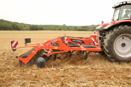 Le CULTIMER L 400R équipé de disques de nivellement