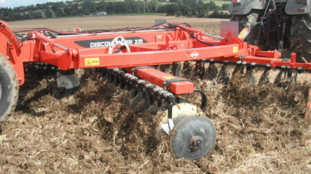 Les 4 trains de disques du DISCOLANDER assurent un travail homogène et nivelé