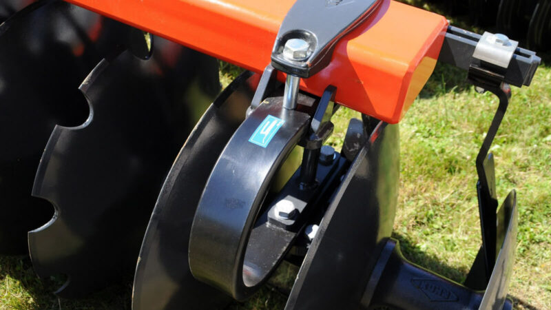 La bride estampée KUHN garantit la forte capacité de pénétration du déchaumeur à disques DISCOLANDER