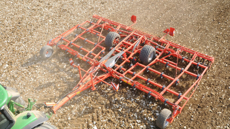 Le PROLANDER demande peu de puissance pour s'adapter à toutes les exploitations agricoles