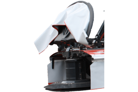 Die klappbaren Front- und Seitenverkleidungen lassen sich bequem anheben.