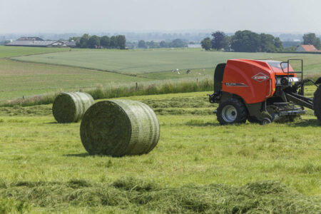 Photo de belles balles avec le liage de la presse FB 3100